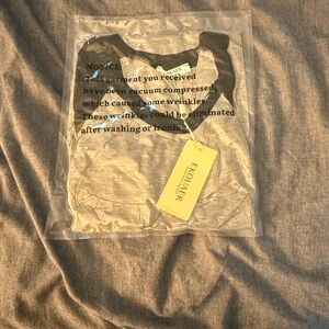 Ekouaer Women's Gray Top